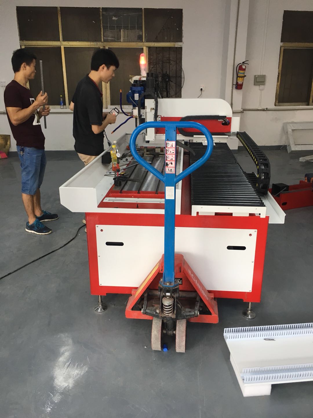 數控自動鉆孔機出貨山東！