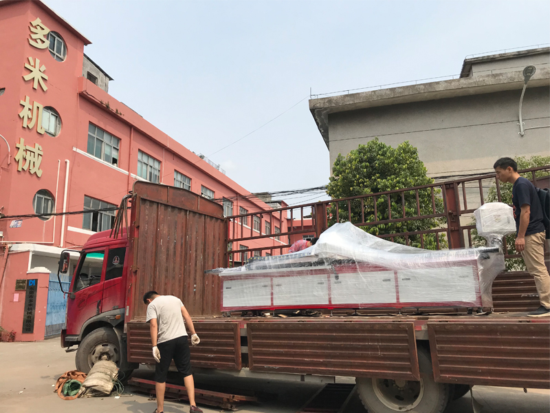 家具方管熱熔機床，專車發(fā)往山海